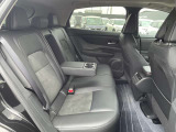 ★リアシート★昔に比べて足元がゆったり広くなりました。運転席だけではなく、すべての席に座ってみて下さい。同乗者様もきっと喜ばれると思います。