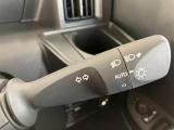 オートライト付きです。トンネル等の車外の明るさに応じて自動でライトを点灯・消灯します。