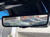 【デジタルインナーミラー】車両後方カメラの映像をルームミラーに映すことが出来ます。 そのため、後席に人や荷物があって後方が見えづらい場合でもしっかり視界を確保することが出来ます。
