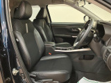 運転席助手席も広々とお乗り頂けます