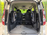 普段のお買い物や通勤、送迎等に十分な荷室スペースを確保しております。セカンドシートを倒すと、大きな荷物の積載も可能です♪