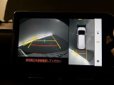 【全周囲モニター】車を上空から見下ろしたような映像をカーナビ画面に映し出し、車庫入れや縦列駐車をサポートしてくれます。