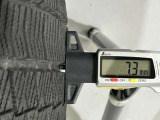 冬タイヤの残り溝は7.3mmです。スリップラインからは5.6mmとなっております。