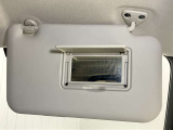 【運転席サンバイザー】鏡が付いているのでメイク直しなどにも便利★