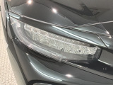 LEDヘッドライトは、点灯の瞬間から最大光量を発揮し、突然暗くなるトンネルなどでの安定感を高めます。