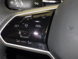 Travel Assist。設定した速度を上限に自動で加減速し、一定の車間距離,およ走行レーンを保つことでロングドライブの疲労を軽減します。