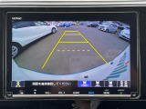 【バックモニター】後ろのカメラの映像をモニターに映し出すことができます!後方の見えない死角や、障害物との距離感をしっかり確認することができます!駐車が苦手な方におすすめです。