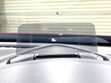 【ヘッドアップディスプレイ】現在の速度や走行情報をデジタル表示で運転席前方のガラスに投影!運転中、目線をずらさず必要な情報を確認できるのでとっても便利で安心!