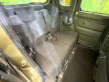 後部座席も気になるようなキズ・汚れやへたり等、大きなダメージはなく、良好な状態です。