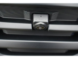 フロントビューカメラ 自車の前方の様子が確認できます。見通しの悪い交差点での衝突事故防止に貢献するとともに駐車・発進時などの前方確認をサポートします。