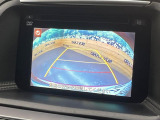 【バックカメラ】駐車時に後方がリアルタイム映像で確認できます。大型商業施設や立体駐車場での駐車時や、夜間のバック時に大活躍!