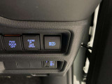 対向車がいないとき、見通しの悪い道路は暗くて怖いですよね。。。こちらのクルマはオートマチックハイビーム搭載です!対向車の有無で自動でハイ・ロウビームに切り替えます。