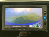 【バックカメラ】運転が苦手な方も車庫入れラクラクです!ギアをリバースに入れれば自動的に切り換わりますので、面倒な操作は不要です♪狭い駐車場もお車を傷つけず安心ですね!