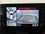 パノラミックビューモニター付きです。車両を上から見たような映像をディスプレイオーディオ画面に表示。運転席からの目視だけでは見にくい、車両周辺の状況をリアルタイムでしっかり確認できます。