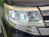 【LEDヘッドライト】悪天候や夜間走行時も良好な視界を確保し安心して運転できる高輝度LEDヘッドライトを装備!点灯速度が早く、消費電力も抑えられています。