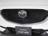 【フロントレーダーセンサー】フロントレーダーセンサーから送信される電波が前方車や障害物に反射し、もどってきた電波を検知することで制御しています。