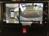 パノラミックビューモニター付きです。車両を上から見たような映像をディスプレイオーディオ画面に表示。運転席からの目視だけでは見にくい、車両周辺の状況をリアルタイムでしっかり確認できます。