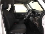 高いホールド性で運転姿勢が安定します。長距離ドライブでも疲れにくいのが魅力です。快適なドライビングライフをお送りください♪