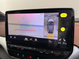 アラウンドビュー機能が搭載されています。車両を上から見下ろしたような映像で駐車いただけるので安全性が向上します。