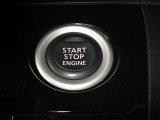 使い勝手の良いプッシュエンジンスターター装備♪鍵をカバンやポケットなどから取り出さずにエンジンを始動出来ます☆鍵を回す必要も探す必要もございません!