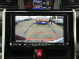 【バックモニター】後ろのカメラの映像がモニターに映し出されるので、後方の見えない死角や、障害物との距離感などもしっかり安全確認することができます!