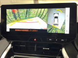【パノラミックビューモニター】専用のカメラにより、上から見下ろしたような視点で360度クルマの周囲を確認することができます☆死角部分も確認しやすく、狭い場所での切り返しや駐車もスムーズに行えます。