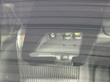 【トヨタセーフティセンス】走行中に前方の車両等を認識し、衝突しそうな時は警報とブレーキで衝突回避と被害軽減をアシスト。より安全にドライブをお楽しみいただけます。