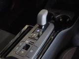 電動パーキングブレーキ・ブレーキホールドを装備してます。ホールド機能は信号待ちが多い一般道で疲労軽減になり、大好評です!