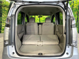 後席を格納すると、これだけの広さが!シーンに合わせたシートアレンジで、大きな荷物も積むことが出来ます♪