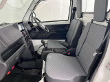 【車内ルームクリーニング済】専門スタッフにより車内はきれいにルームクリーニングを行っております。