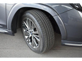 タイヤサイズは225/55R18です