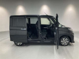 両側パワースライドドア付きだから、狭い駐車スペースなどでの 乗り降りラクラク!小さなお子さまのいるご家庭には嬉しい装備。