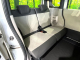 後部座席も気になるようなキズ・汚れやへたり等、大きなダメージはなく、良好な状態です。