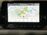 【メーカーナビ】9インチの大画面モニターを搭載し、Apple CarPlayへのワイヤレス接続やAndroid Autoにも対応。