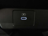 USB充電専用電源ソケットも付いています。モバイル機器などの充電専用