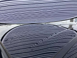 ルーフに、1cm〜5cmほどのへこみが複数ある車両となっております。