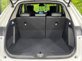 普段のお買い物や通勤、送迎等に十分な荷室スペースを確保しております。セカンドシートを倒すと、大きな荷物の積載も可能です♪