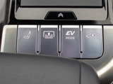 ★使いやすさや安全性を追求したステアリング周り!高級車ゆえにスイッチ類が多いのも特徴ですね!考え尽くされた配置ですぐに使いこなす事が出来ますのでご安心下さい!是非、体感してみて下さい!!