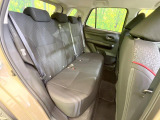 後部座席も気になるようなキズ・汚れやへたり等、大きなダメージはなく、良好な状態です。