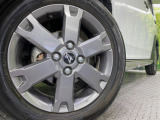 【15インチアルミホイール】外観にマッチしたアルミホイールを装着しております。各種アルミホイールや、スタッドレスタイヤも取扱いしております。是非ご相談ください♪