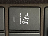 【車線維持支援システム】高速道路走行時、車線からはみ出しそうな時にステアリングを制御。より安心・安全な運転をサポートしてくれます!