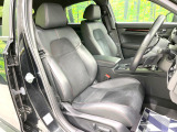 運転席まわりには十分なスペースがあり、大柄な方でもゆったり運転していただける環境です。