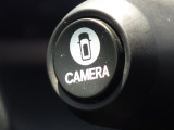 ★マルチビューカメラ★ワイパーレバー先端の「CAMERAスイッチ」を押すことで、車を上空から見下ろしたような映像をカーナビ画面に映し出し、車庫入れや縦列駐車をサポートしてくれます♪