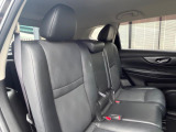 後部座席も気になるようなキズ・汚れやへたり等、大きなダメージはなく、良好な状態です。