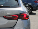 L字型の特徴的なテールランプが、後方のドライバーへBMWを印象付けます。