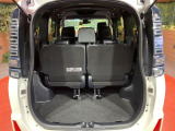 普段のお買い物や通勤、送迎等に十分な荷室スペースを確保しております。セカンドシートを倒すと、大きな荷物の積載も可能です♪