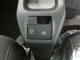 電動パーキングブレーキを搭載。スイッチ操作でパーキングブレーキを作動・解除することが可能ですので、操作の力が不要ですよ♪