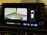 リバースギアに入れるだけで後方の表示へ切り替わります。夜間や雨の日の駐車も楽になりますよ。