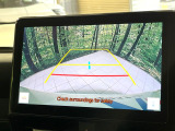 【バックカメラ】駐車時に後方がリアルタイム映像で確認できます。大型商業施設や立体駐車場での駐車時や、夜間のバック時に大活躍!運転スキルに関わらず、今や必須となった装備のひとつです!