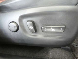 運転席パワーシート搭載。微妙な調整が手軽にでき、ピッタリのポジションで運転することが可能です。